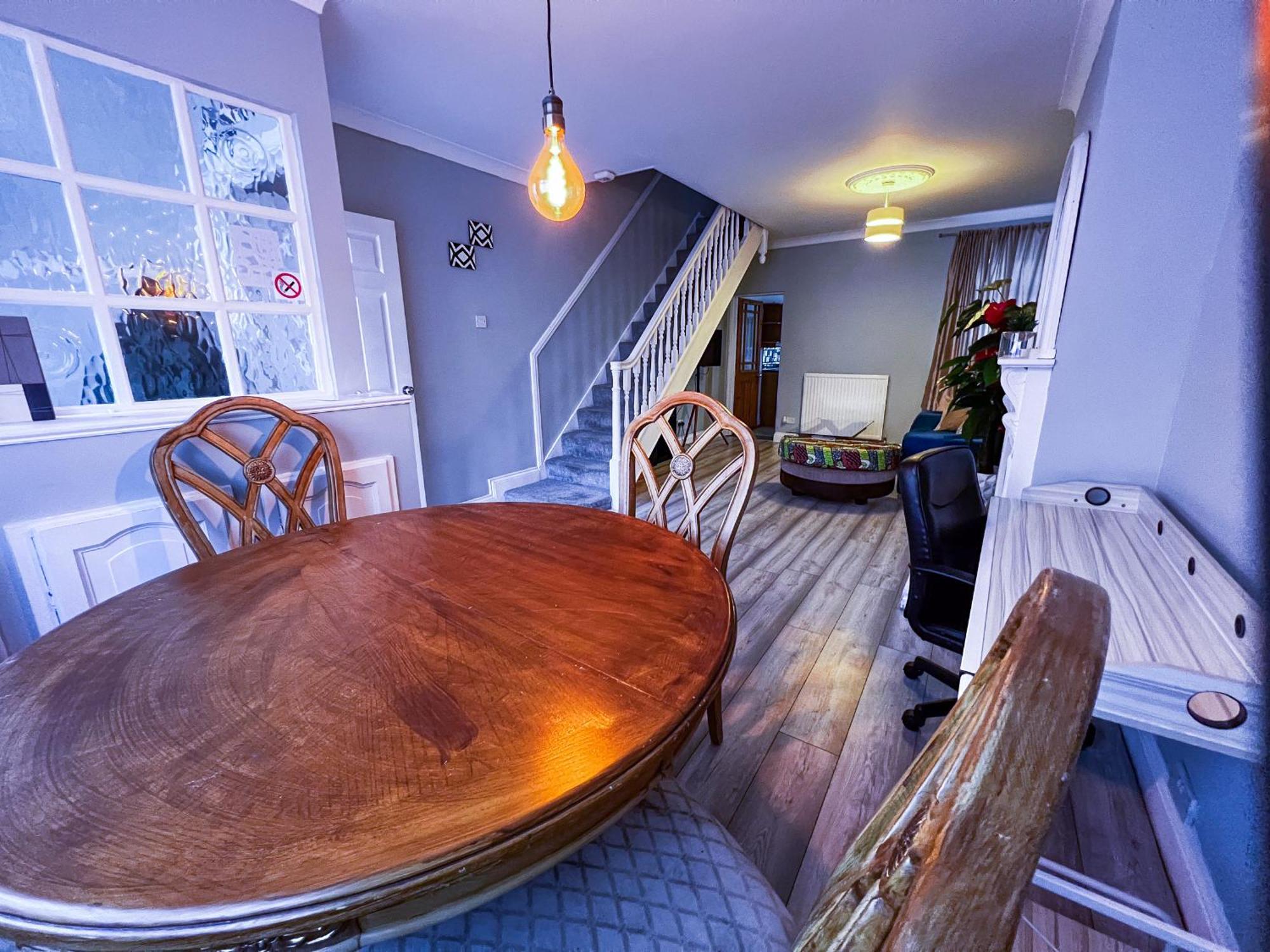 Spacious Retreat - Remote Worker & Family Friendly Portsmouth Exterior foto