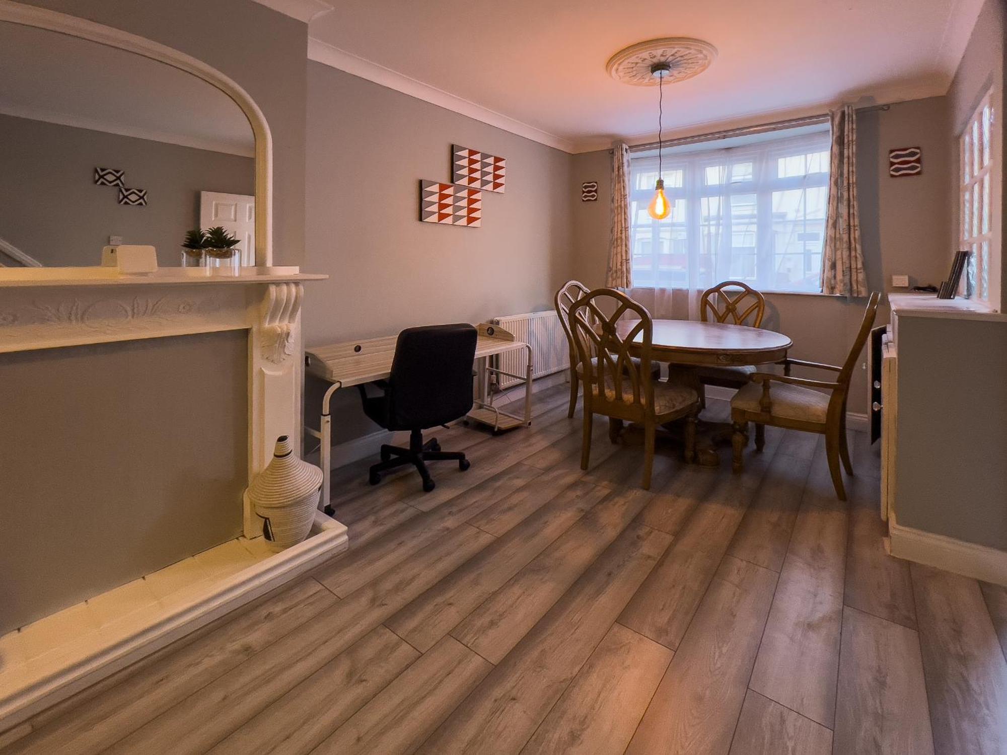 Spacious Retreat - Remote Worker & Family Friendly Portsmouth Exterior foto