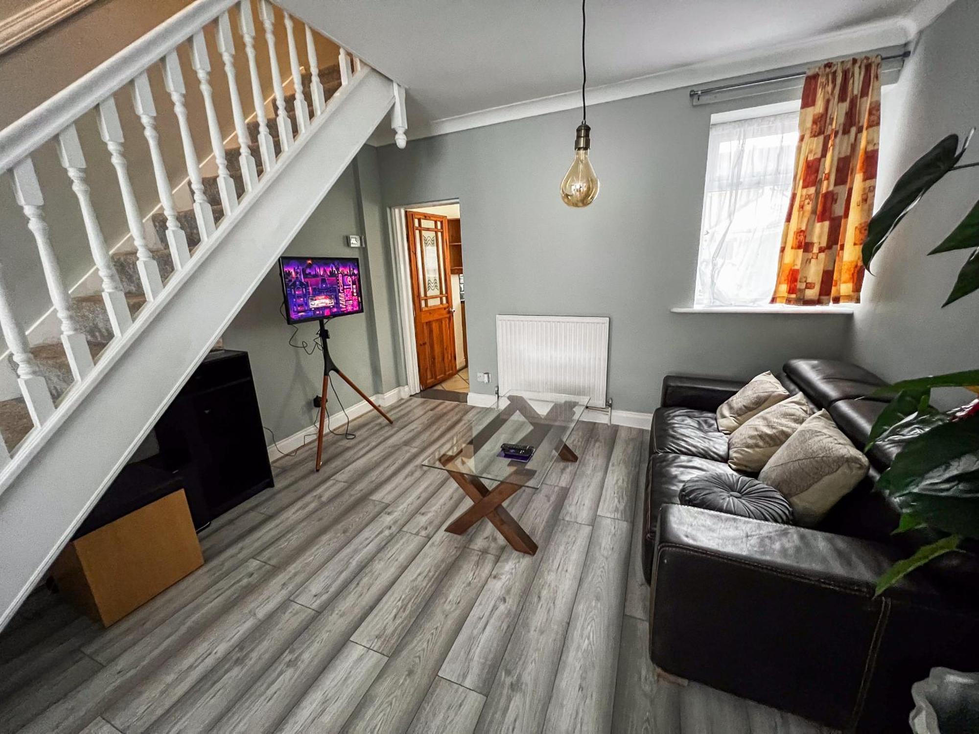 Spacious Retreat - Remote Worker & Family Friendly Portsmouth Exterior foto